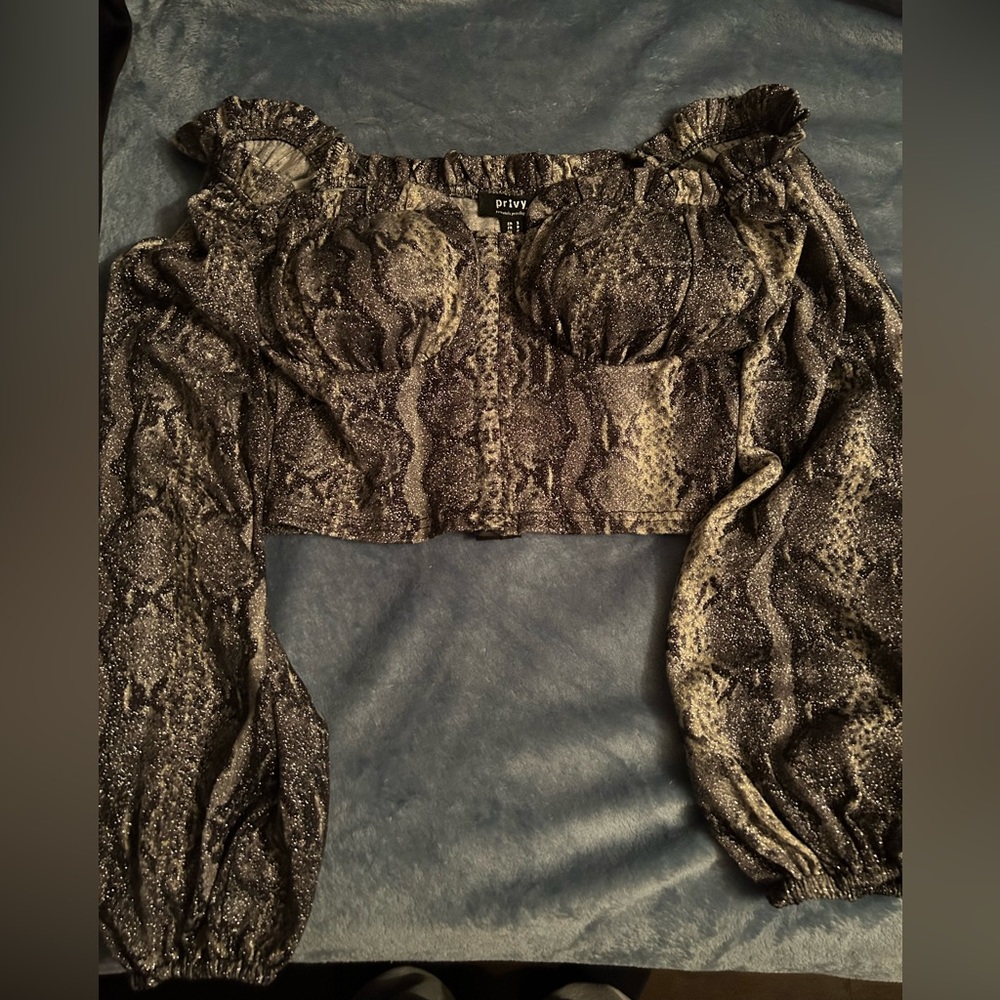 Cropped shimmery going out top